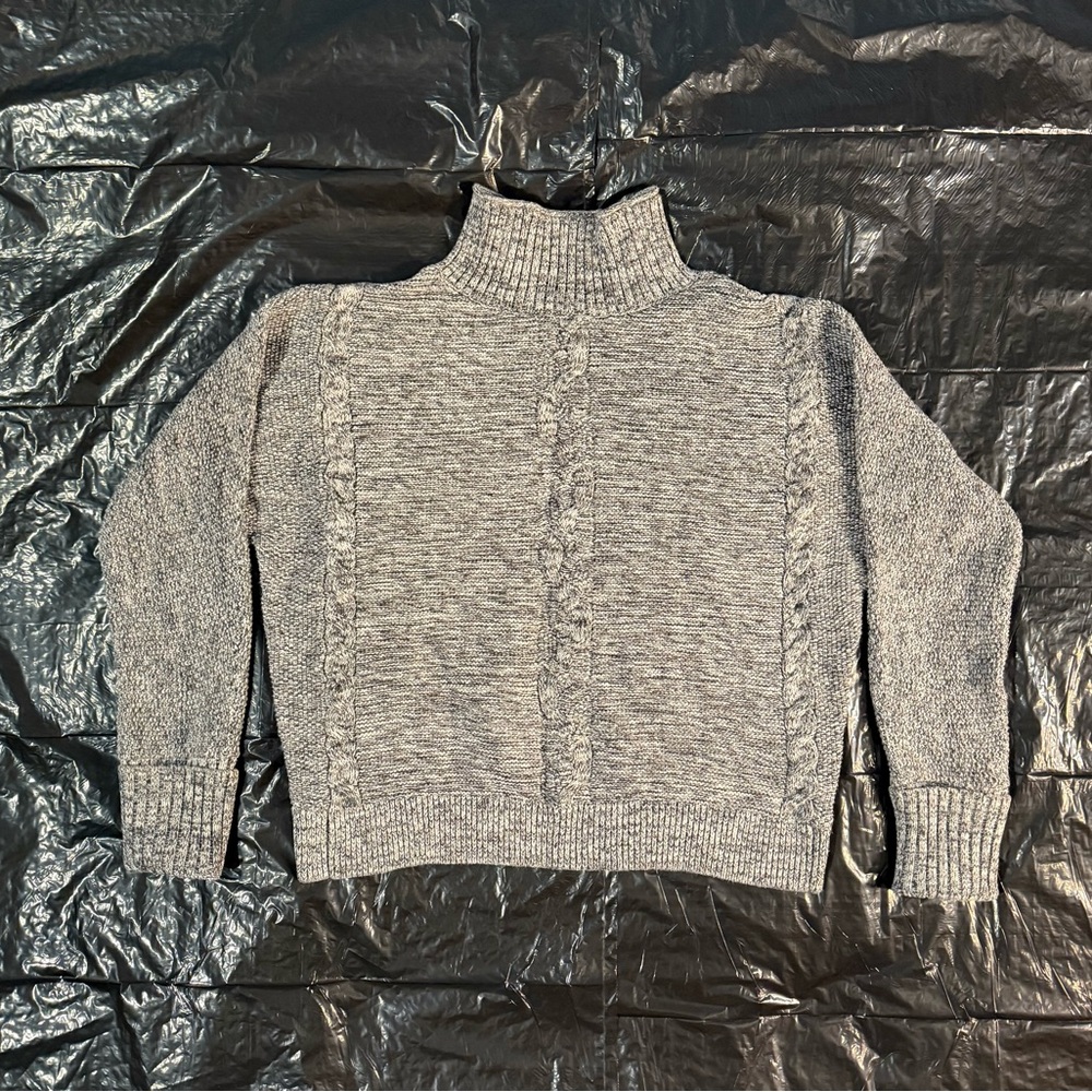GAP women’s charcoal grey sweater